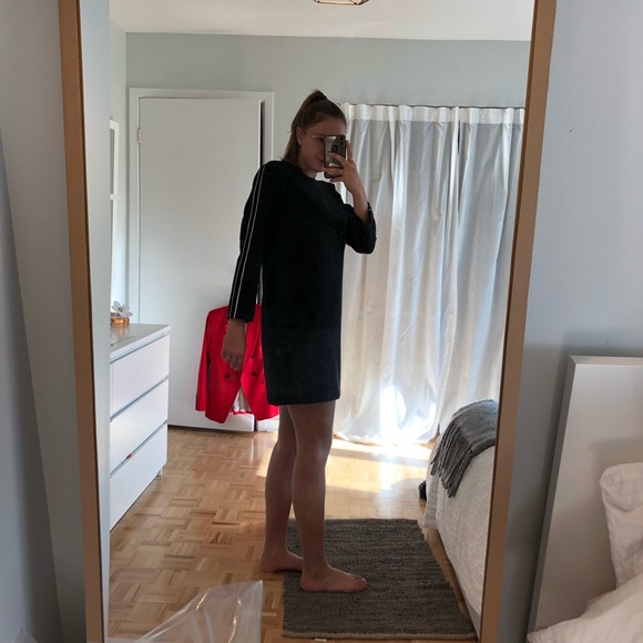 Dresses - Picture 2 of 5